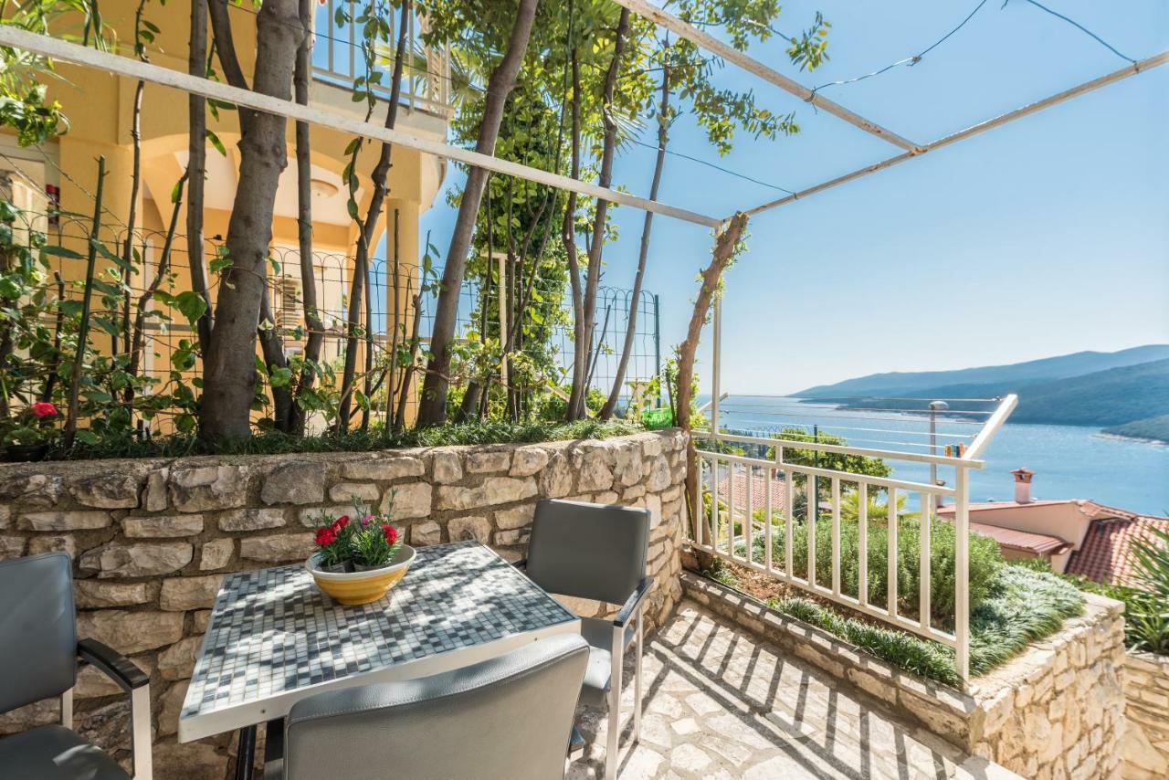 Luxury 1 Bedroom Apartment In Rabac Kültér fotó